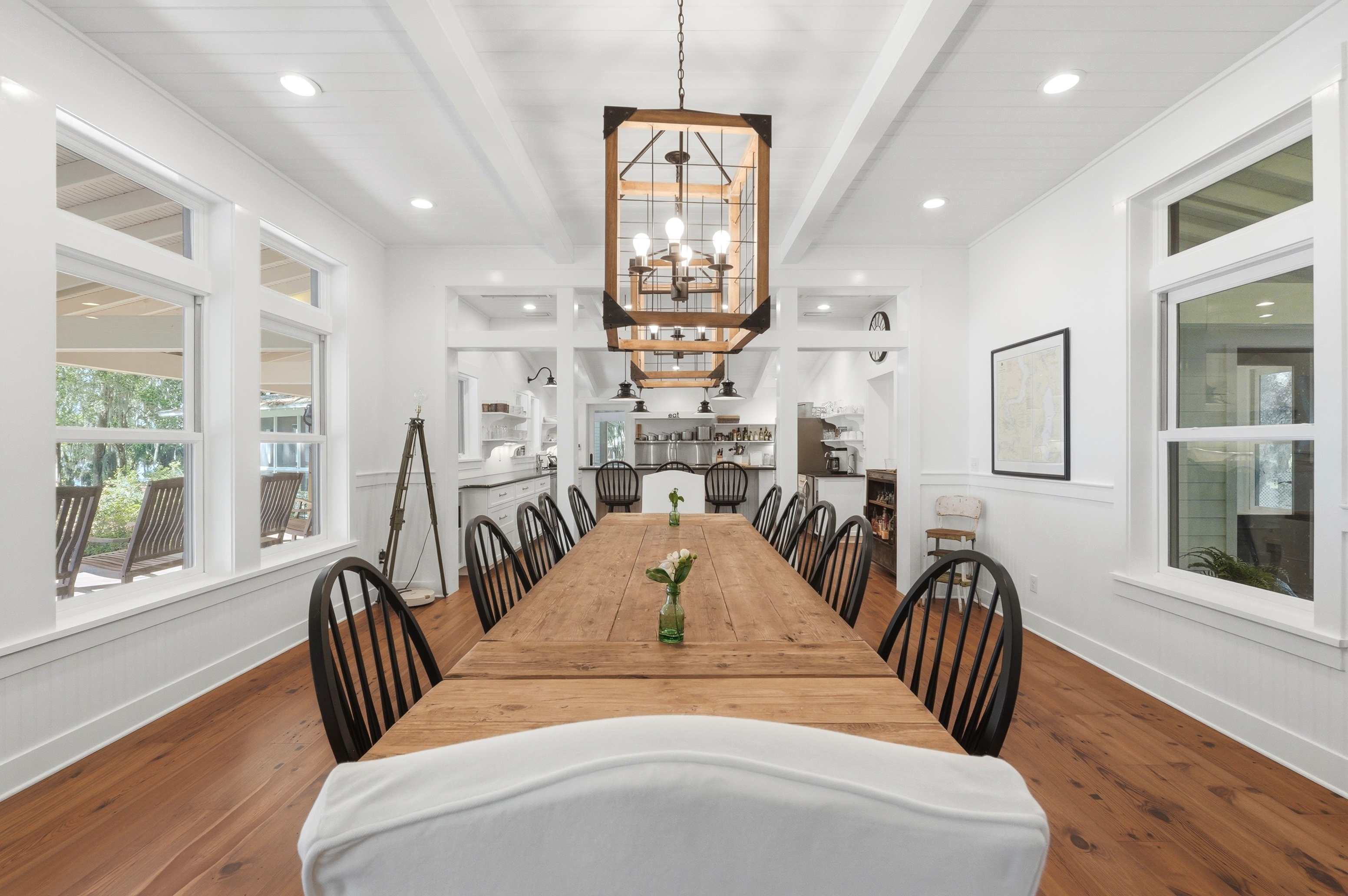 Breakfast and dining area